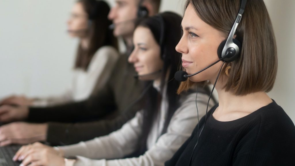 call center diferencias entre contact center y call center ssd 1024x576