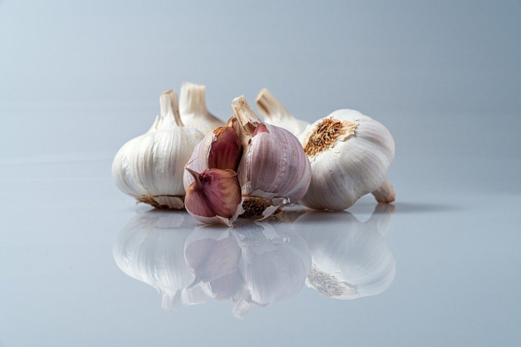 garlic-healthy-food-vegetable-9762451 garlic, healthy, food, vegetable, market, ingredient, vegetables, still life, kitchen, nutrition, gourmet